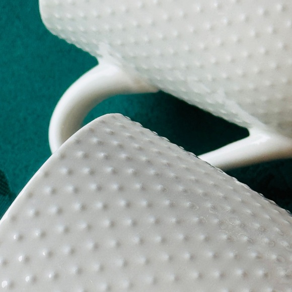 White Mugs Bone China Set of 2 NWOT Mugs Drinkware bar Modern Kitchen Whimsical - Picture 7 of 11